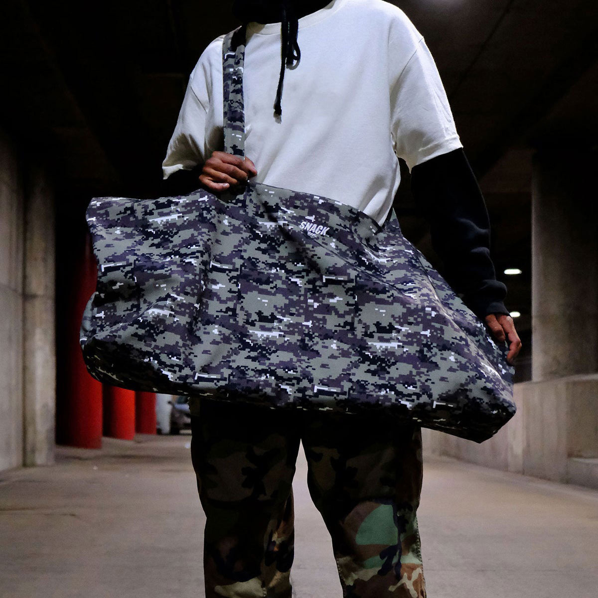 Snack XXXL Skate Tote - Digi Camo image 3