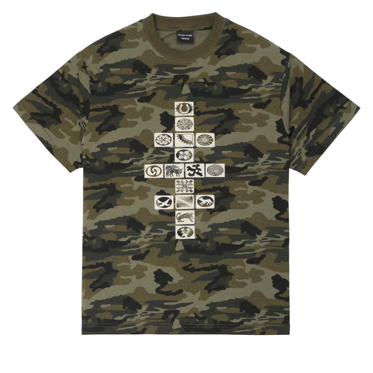 Passport Kollaasi T-Shirt - Woodland Camo image 1